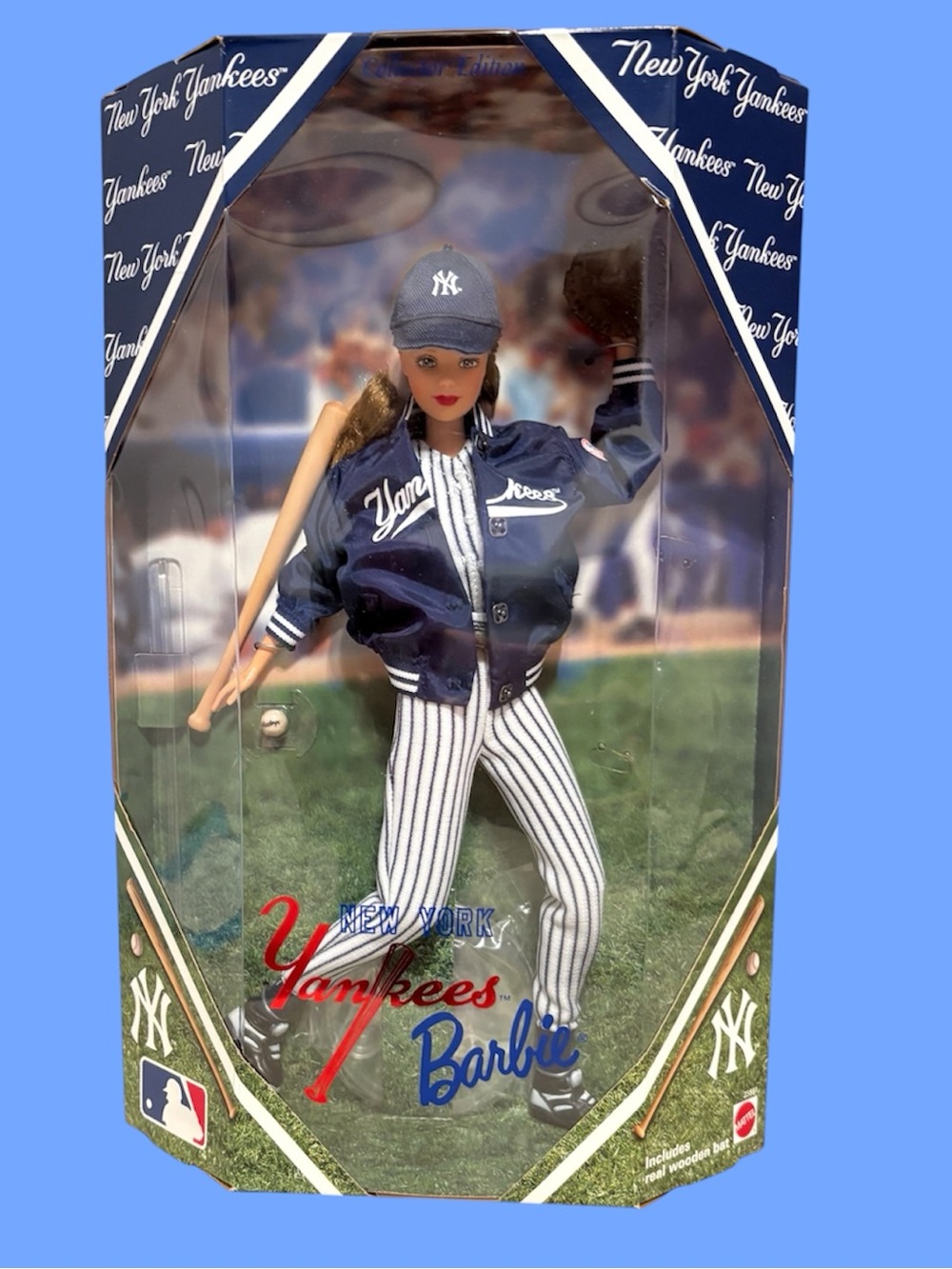 NY Yankees Barbie
Limited Edition Vintage 1999 BRAND NEW